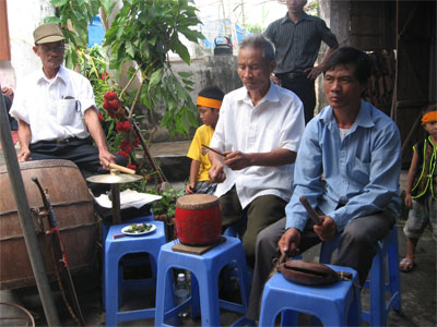 Người làm tiếng trống “biết nói”