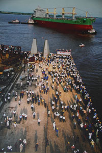 Bức tranh đóng tàu thời chống Mỹ