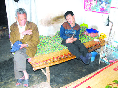 Vợ chồng già cưu mang ba người bất hạnh