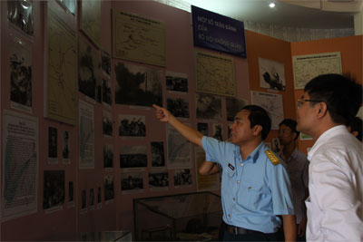 Bầu trời xưa, nước non này