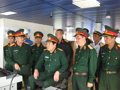 Từ con tàu mừng sinh nhật Bác…