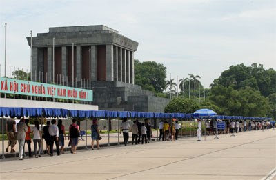 Lăng Bác chiều thu tháng Tám