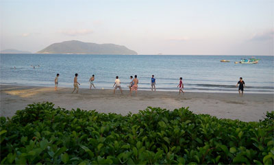 II – Hòn đảo đẹp và tự giác