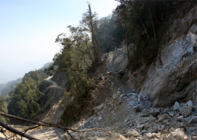 Con đường xẻ dọc Trường Sơn