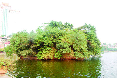 Hồ Trúc Bạch và đền Cẩu Nhi