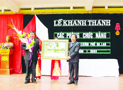 Về thăm trường cũ, nhớ thời mũ rơm...