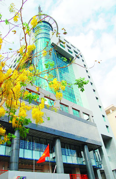 Tiếp quản Đài truyền hình Sài Gòn