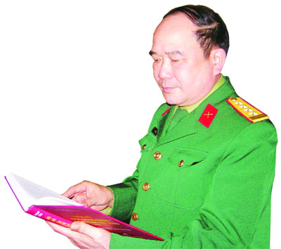 Từ ánh đèn đêm bên sông Ngàn Phố