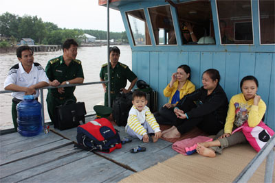 Theo chồng, chị vẫn “hành quân”…