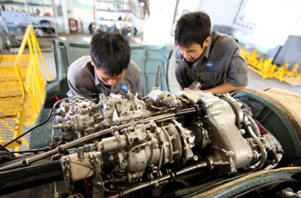 Những thợ máy ngày đêm chăm lo bay an toàn