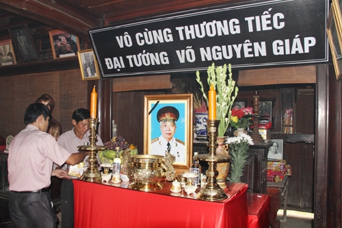 Bàn thờ Đại tướng tại quê nhà.