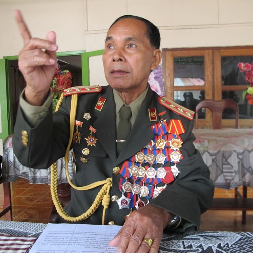 Đại tá, CCB Bun-liên Văn-ma-ni, người đã trải qua 2 cuộc kháng chiến chống Pháp, chống Mỹ. Dù không được đào tạo bài bản nhưng ông lập được nhiều chiến công, nên ông tin tưởng rằng, thế hệ cán bộ, chiến sĩ hôm nay của QĐND Lào sẽ vững bước đi lên...