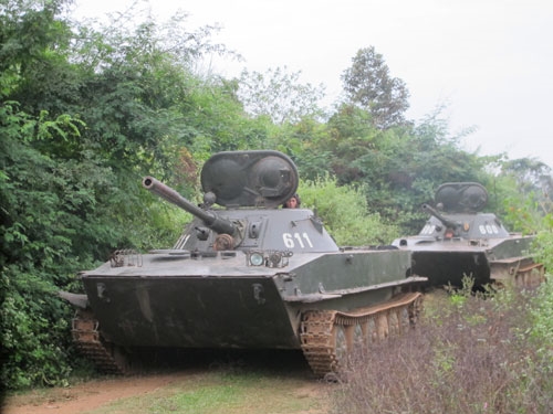 ...và cơ động theo đội hình.