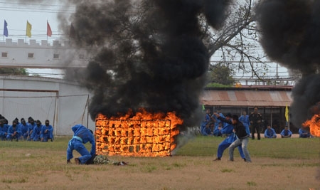 Đây là một tình huống đòi hỏi lòng dũng cảm, được rèn luyện thường xuyên của cán bộ, chiến sĩ...