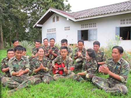 ...cùng nhau cất cao lời ca, tiếng hát thắm tình đồng chí...