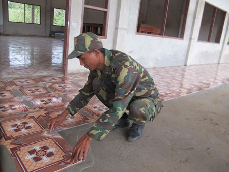 Sĩ quan của quân đội bạn cũng nhiều