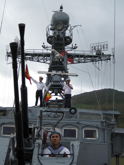 Tàu HQ 851 (Đoàn M61) luyện tập bắt mục tiêu trên không