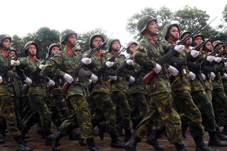 Các học viên tốt nghiệp Trường Sỹ quan Lục quân 1 năm vừa qua được Bộ Quốc phòng tin tưởng giao nhiệm vụ luyện tập và tham gia diễu binh trong Đại lễ kỷ niệm 1.000 năm Thăng Long – Hà Nội.