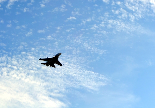 Mở màn cho cuộc diễn tập là sự xuất hiện máy bay chiến đấu Su-30