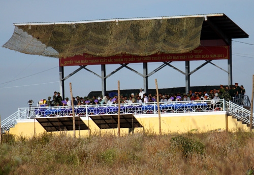 Nhiều đại diện lãnh đạo các đơn vị quân đội và địa phương đã đến chứng kiến cuộc diễn tập