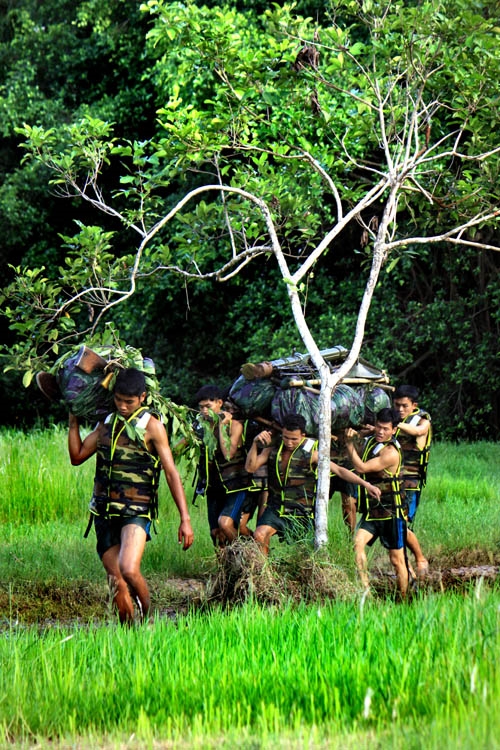 Rời bờ về vị trí tập kết