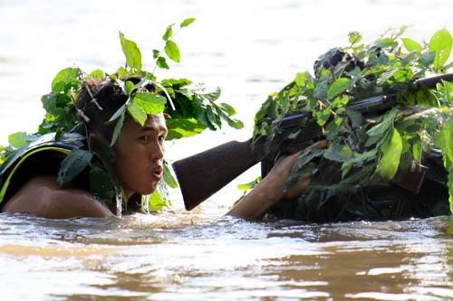 Ánh mắt từng chiến sĩ luôn dõi về phía trước
