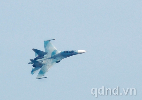 Máy bay SU-30 tham gia diễn tập...