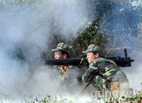 Khẩu đội DKZ chế áp hỏa lực địch