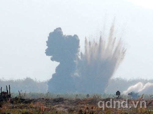 Mục tiêu bị tiêu diệt nhanh gọn sau loạt bom và rốc-két