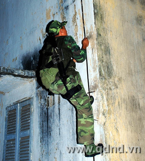 Tiếp cận mục tiêu bằng dây chống sét