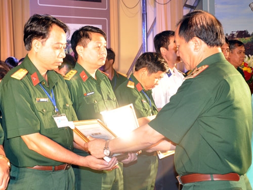 Báo – Truyền hình Quân khu 7 đạt huy chương vàng ở cả 3 thể loại dự thi: chuyên mục “Quốc phòng toàn dân”, phóng sự và phim tài liệu trong Liên hoan Truyền hình toàn quân lần X