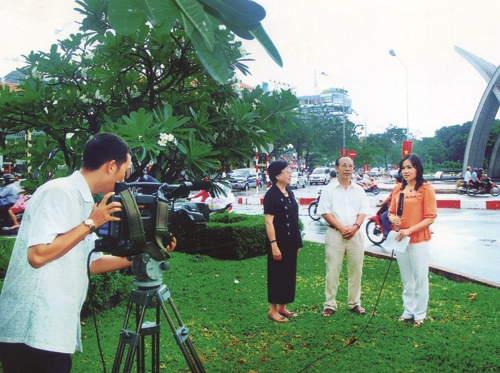 Một buổi tác nghiệp ngoài trời của phóng viên
