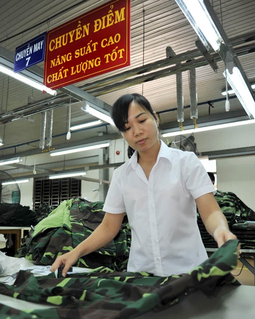 Chuyền may 7, xí nghiệp may đo, luôn đạt năng suất cao, chất lượng tốt