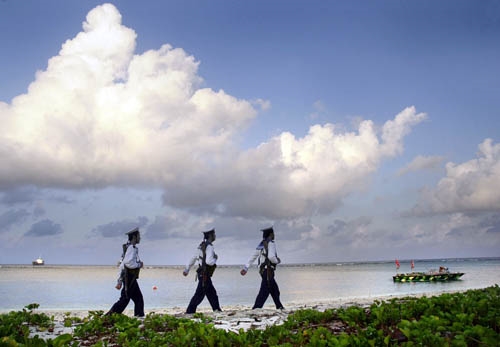 Tuần tra trên đảo Sơn Ca