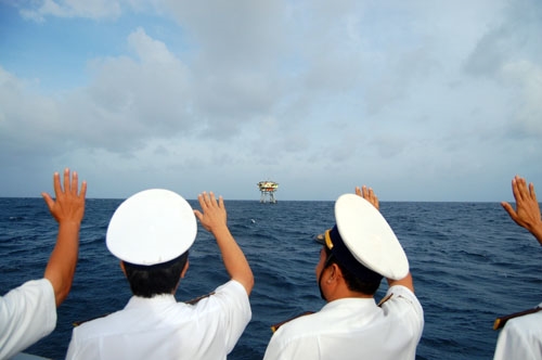 Ai cũng tiếc nuối vì phải chia tay sớm.