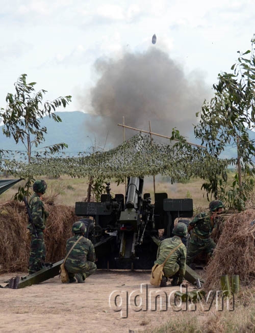 Pháo 105mm chế áp hỏa lực địch