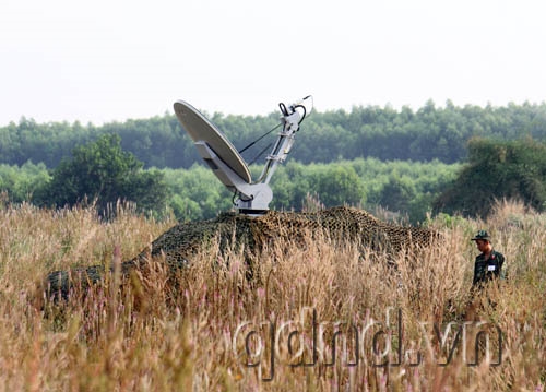 Xe vinasat của Tiểu đoàn 26 đảm bảo thông tin liên lạc trong diễn tập