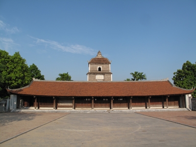 Chùa Dâu nhìn từ cổng chính.