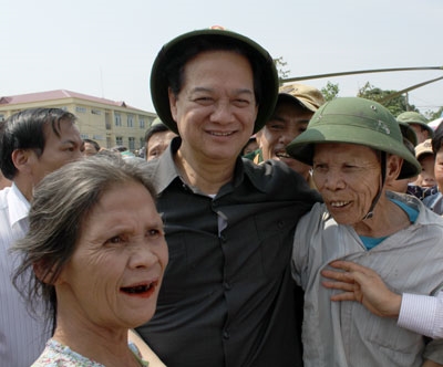 Tuy phía trước còn bề bộn khó khăn do lũ lụt, song nhân dân huyện Hương Khê-Hà Tĩnh hết sức xúc động trước sự quan tâm của Thủ tướng Chính phủ Nguyễn Tấn Dũng dành cho bà con vùng lũ lụt.