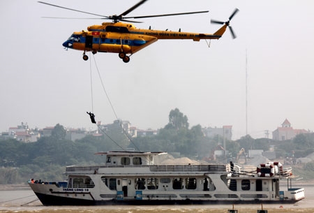 Trực thăng Đơn vị C16, Đoàn Không quân B71 (Quân chủng Phòng không-Không quân) trong diễn tập chống khủng bố năm 2010