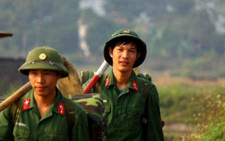Sau buổi hành quân dã ngoại kết hợp làm công tác dân vận