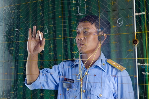 Chiến sỹ tiêu đồ Trạm ra đa 11 trong phiên trực