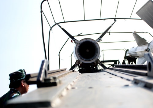 Nạp đạn tên lửa C-125M