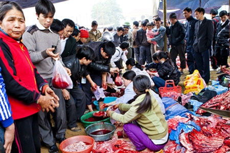 Thắng hay thua, các “ông cầu” đều bị làm thịt bán cho nhân dân và du khách thập phương.