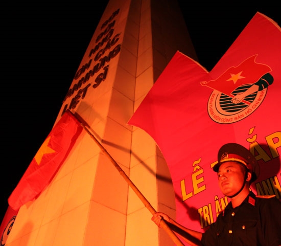 Máu đào của các anh hùng liệt sĩ đã tô thắm lá cờ Tổ quốc