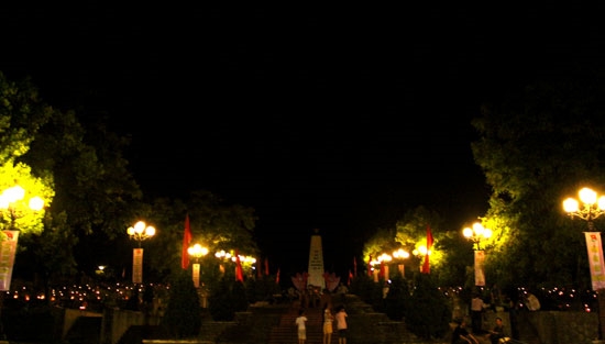 Có lẽ không chỉ ở nghĩa trang liệt sĩ Hà Tu, mà ở nhiều nghĩa trang liệt sĩ trên Tổ quốc ta, tình người, ước vọng tri ân đang lan tỏa, thấm đượm trong những ngày này...