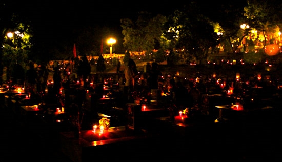 Lung linh những ngọn nến tri ân