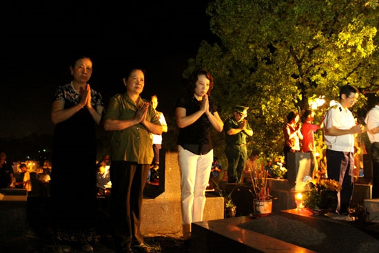 Kính cẩn nghiêng mình trước anh linh các anh hùng liệt sĩ