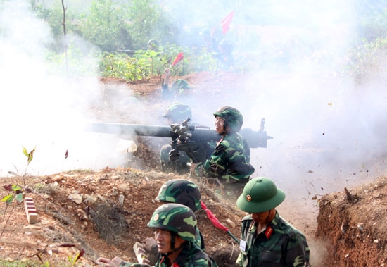 Giờ G đã điểm, cùng với các loại cối, các khẩu đội DKZ