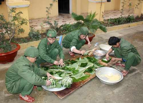 Chiến sĩ của Tiểu đoàn bộ binh vật cản 93 (Bộ tham mưu, Binh chủng Công binh) thể hiện